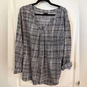 2/$30 Worthington V Neck Roll Up Sleeves Blouse. Size XL